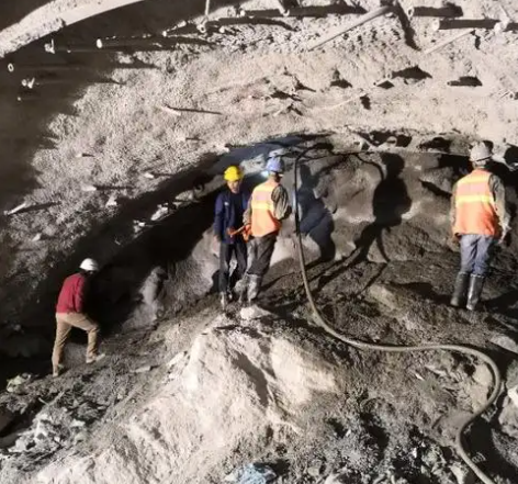 榕城拱顶带模注浆料的施工流程及注意事项